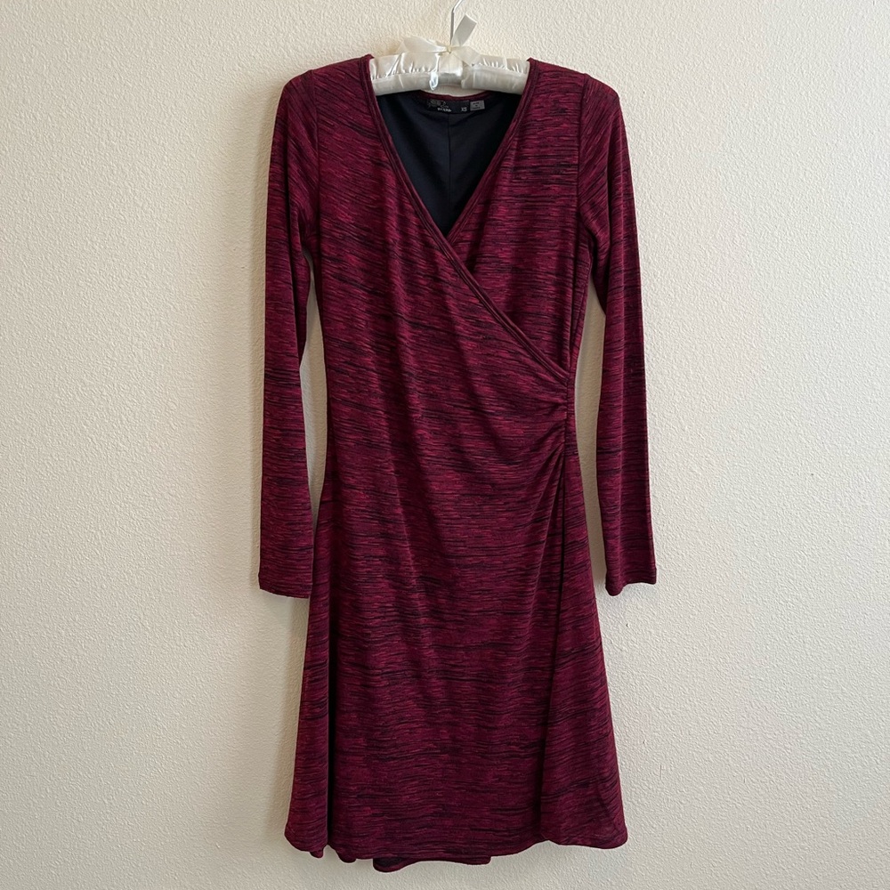 Women’s Prana lined surplice neck dress, marbled red, size XS